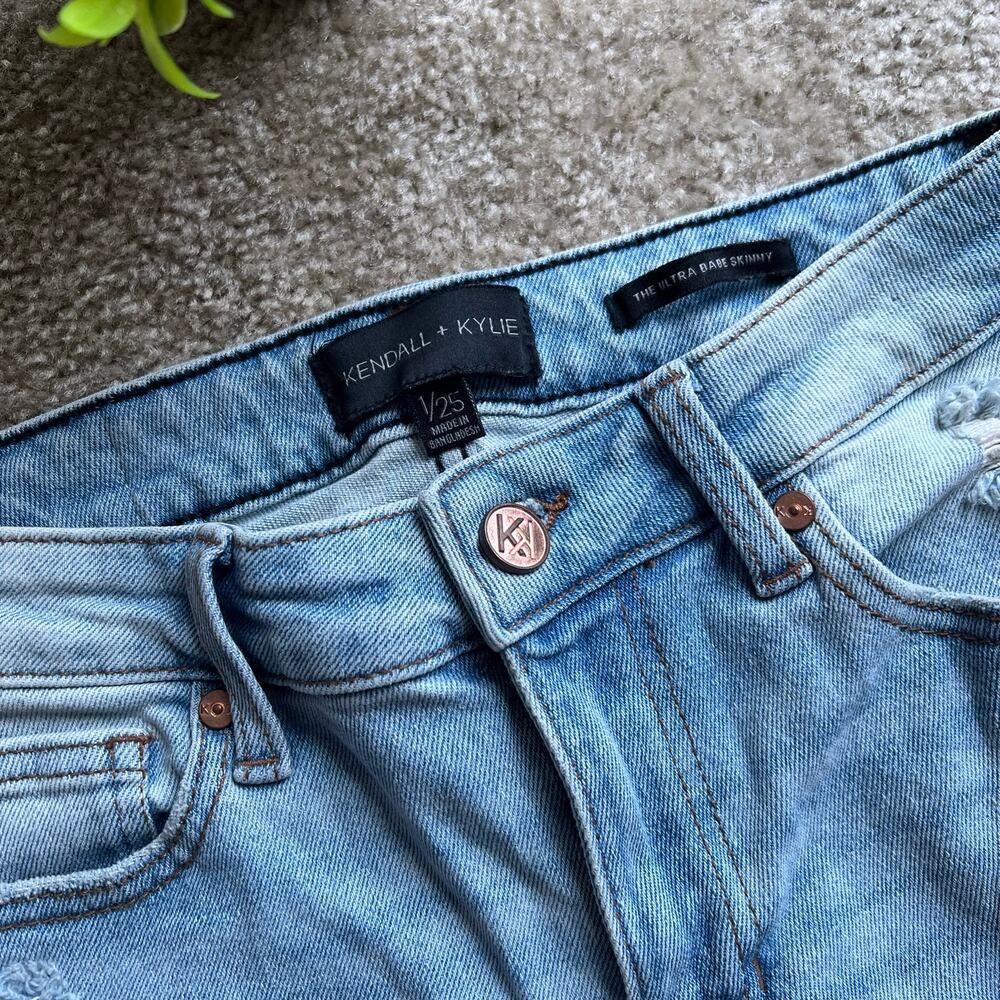 Kendall + Kylie Light Wash Distressed "The Ultra Babe Skinny" Jeans Size 1/25 - Picture 2 of 11